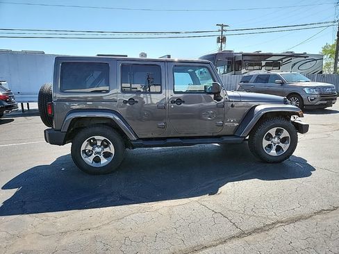 Used 2018 Jeep Wrangler Unlimited Sahara w/ Connectivity Group AWD/4WD image 4