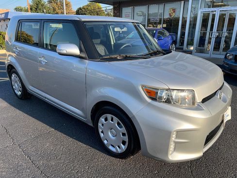 Used 2015 Scion xB image 4