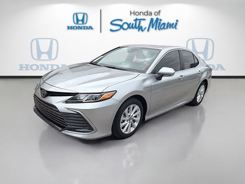 Used 2024 Toyota Camry LE image 3