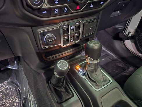 Used 2023 Jeep Wrangler Unlimited Sport AWD/4WD image 28