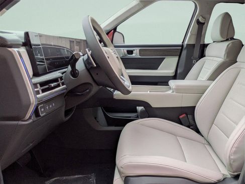 Used 2025 Hyundai Santa Fe Calligraphy FWD image 9