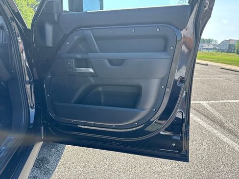 New 2025 Land Rover Defender 110 V8 image 15