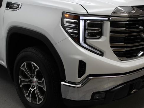 Used 2024 GMC Sierra 1500 SLT AWD/4WD image 4