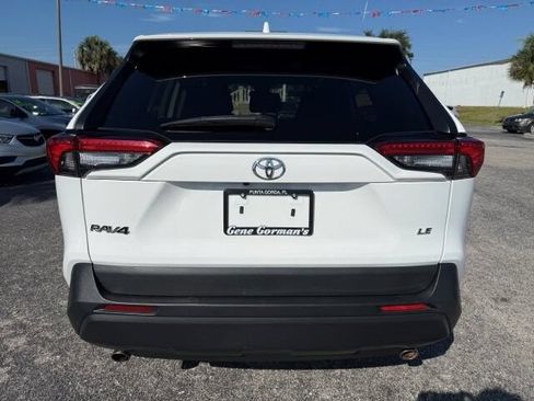 Used 2022 Toyota RAV4 LE FWD image 4