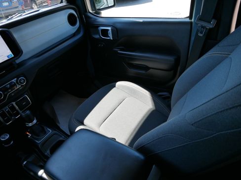 Used 2024 Jeep Wrangler Unlimited Sport AWD/4WD image 11