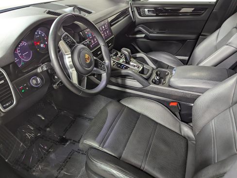 Used 2023 Porsche Cayenne AWD/4WD image 26