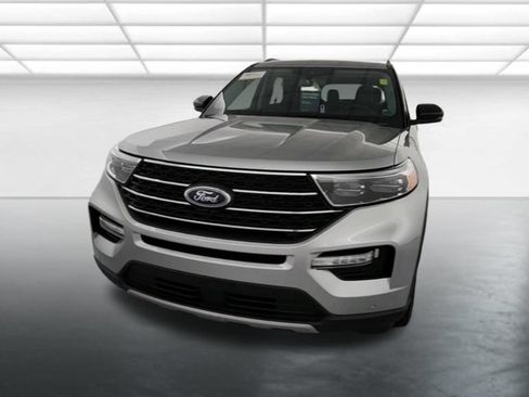 Used 2024 Ford Explorer XLT w/ Equipment Group 202A AWD/4WD image 4