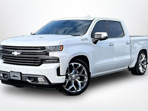 Used 2021 Chevrolet Silverado 1500 High Country w/ Technology Package AWD/4WD image 3