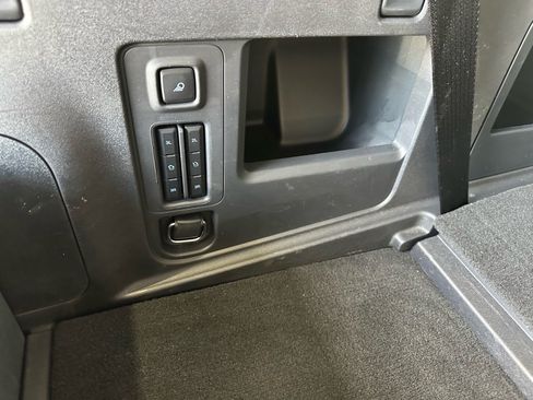 Used 2025 Ford Expedition Active AWD/4WD image 29
