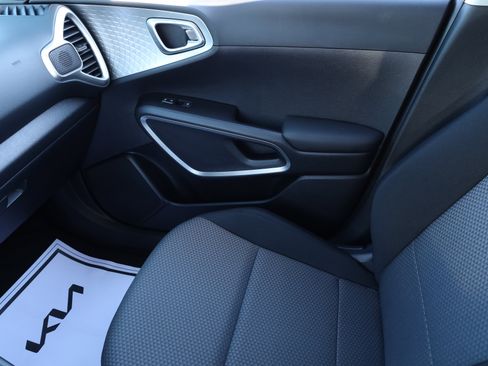 Used 2020 Kia Soul LX image 14