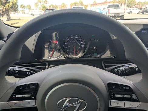 Used 2023 Hyundai Elantra SEL w/ Preferred Accessory Package FWD image 30