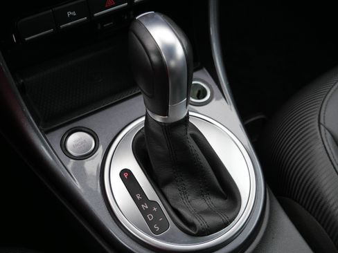 Used 2018 Volkswagen Beetle 2.0T SE image 26