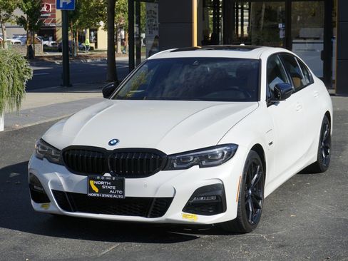 Used 2022 BMW 330e w/ M Sport Package image 3
