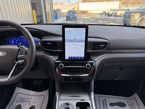 Used 2023 Ford Explorer Platinum w/ Premium Technology Package image 14