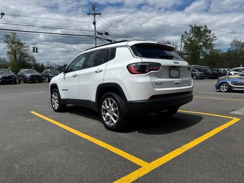Used 2022 Jeep Compass Latitude w/ Sun and Sound Group AWD/4WD image 5