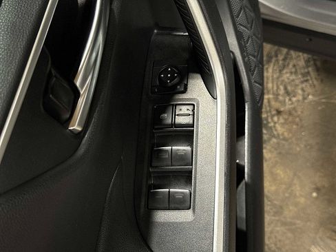 Used 2022 Toyota RAV4 XLE AWD/4WD image 22