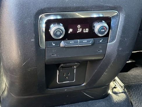 Used 2025 GMC Yukon XL Denali AWD/4WD image 27