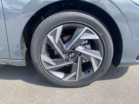 New 2026 Hyundai Elantra Limited FWD image 9