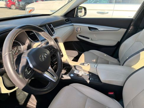 Used 2019 INFINITI QX50 Essential w/ Premium Heat Package AWD/4WD image 6