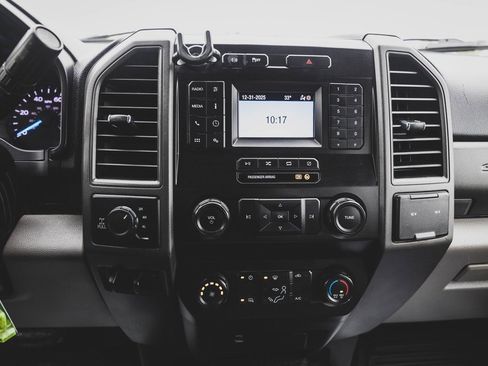 Used 2021 Ford F250 XL w/ Power Equipment Group image 4