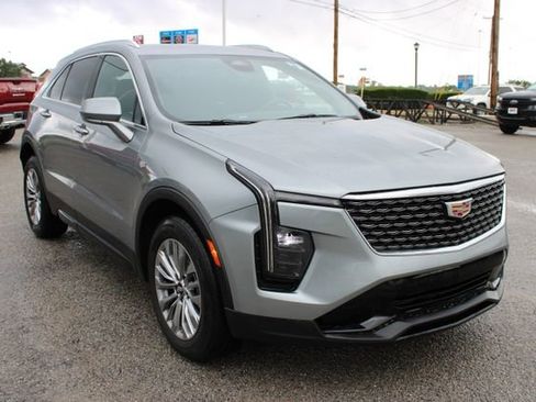 Used 2024 Cadillac XT4 Premium Luxury FWD image 3