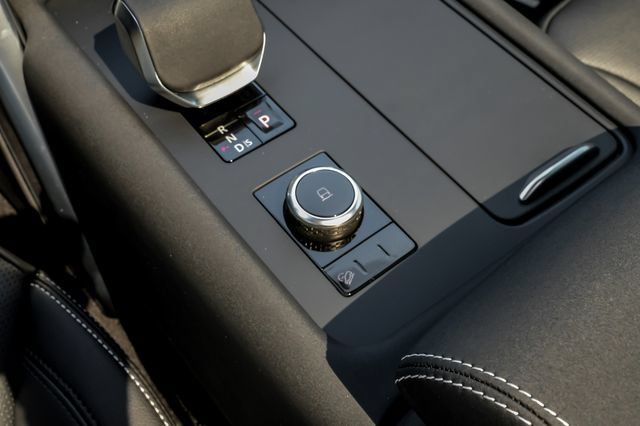New 2026 Land Rover Discovery Limited Edition AWD/4WD image 34