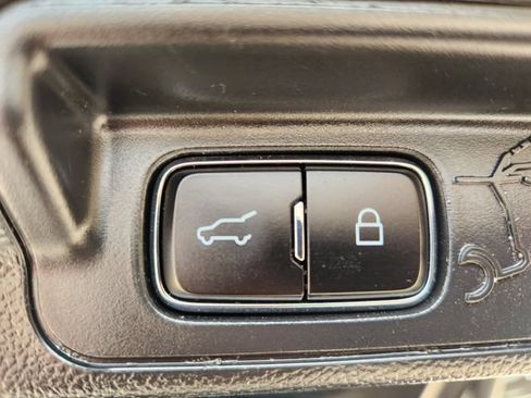 Used 2023 Ford Explorer XLT RWD image 36