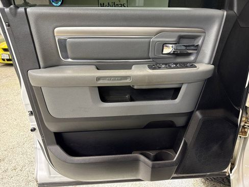 Used 2020 RAM 1500 Classic SLT image 22