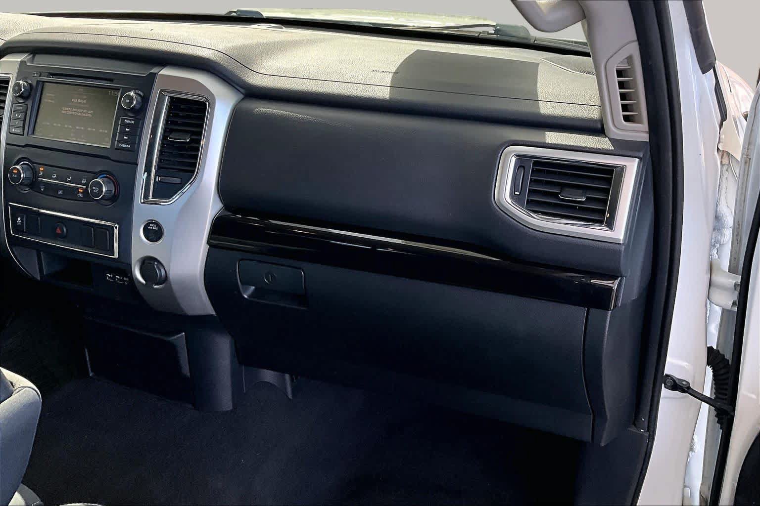 Used 2019 Nissan Titan SV RWD image 18