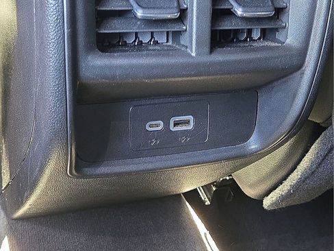 Used 2024 Cadillac XT4 Premium Luxury image 18