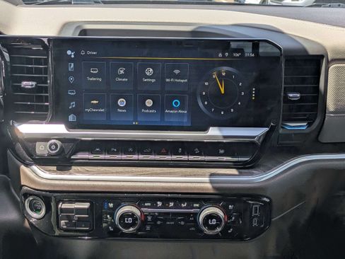 Used 2022 Chevrolet Silverado 1500 LTZ AWD/4WD image 17