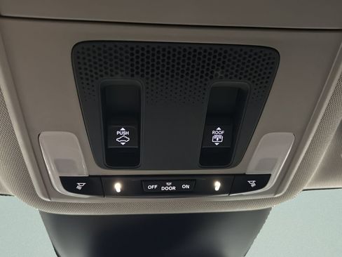 Certified 2023 Honda Pilot Touring image 32