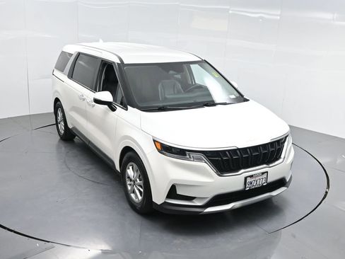 Used 2024 Kia Carnival LX image 50