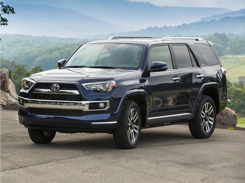 Used 2018 Toyota 4Runner SR5 RWD image 3