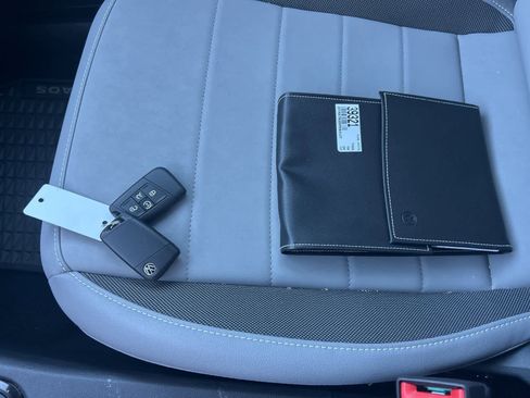 Used 2024 Volkswagen Taos SE image 41