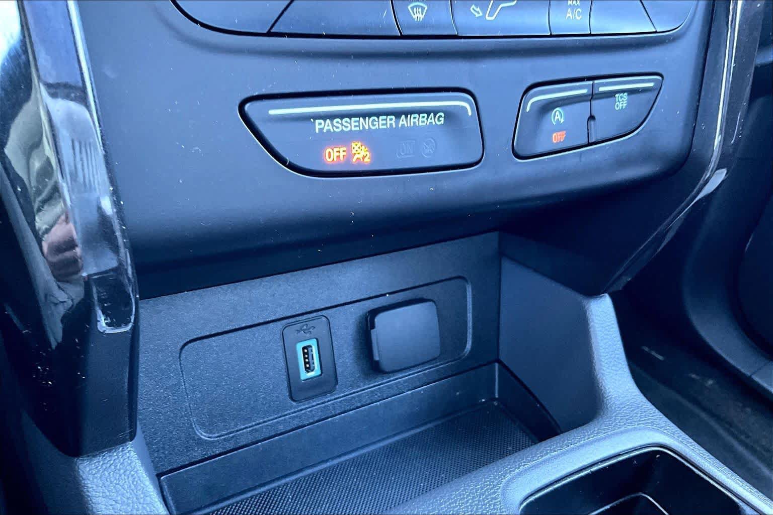 Used 2017 Ford Escape SE w/ SE Sport Appearance Package FWD image 34