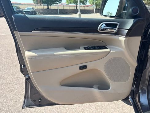Used 2017 Jeep Grand Cherokee Limited AWD/4WD image 9