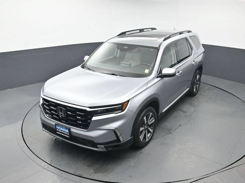 Certified 2025 Honda Pilot Touring image 42