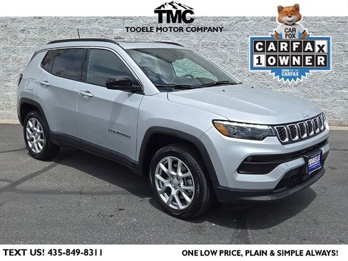 Used 2024 Jeep Compass Latitude w/ Sun and Sound Group AWD/4WD image 1