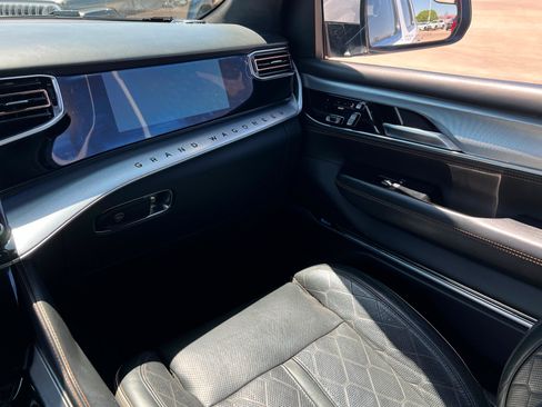 Used 2022 Jeep Grand Wagoneer Series III w/ Rear Seat Video Group 1 AWD/4WD image 10
