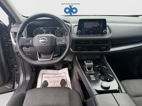 Used 2025 Nissan Rogue SV image 12