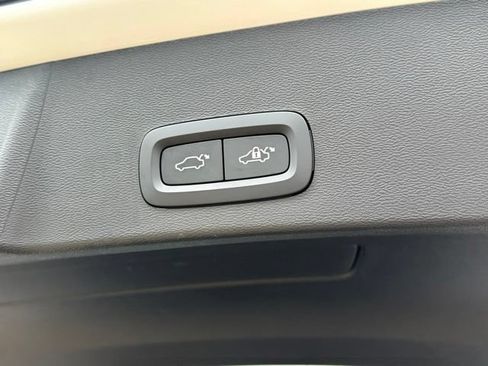 Certified 2026 Volvo XC40 B5 Plus AWD/4WD image 35