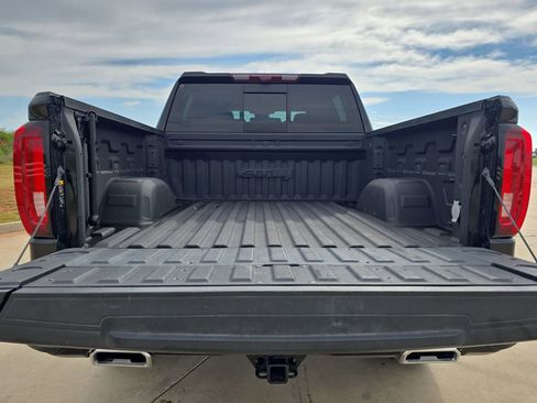 Used 2024 GMC Sierra 1500 AT4 w/ Technology Package AWD/4WD image 12