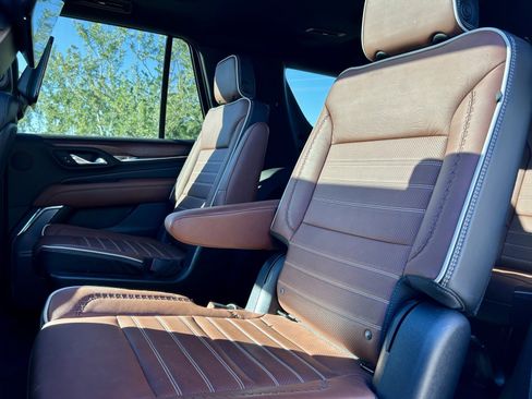 Used 2023 GMC Yukon Denali Ultimate image 13
