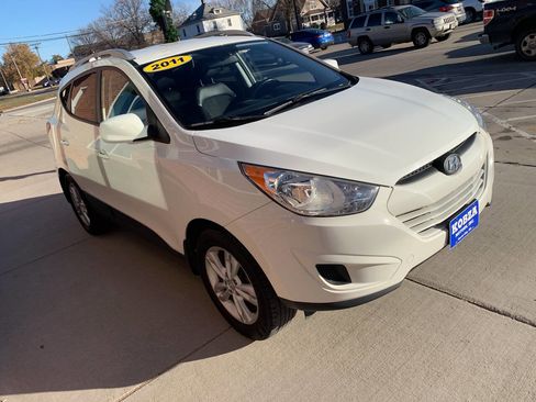 Used 2011 Hyundai Tucson GLS image 8