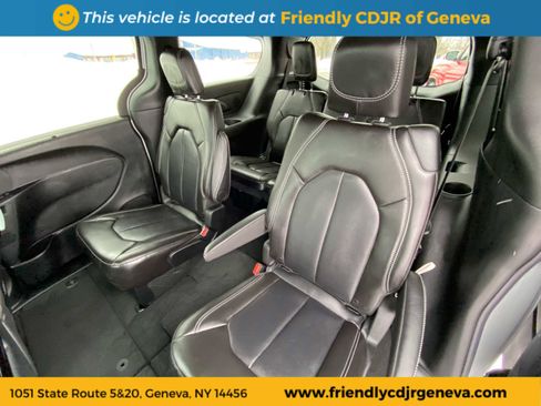 New 2026 Chrysler Pacifica Select image 12