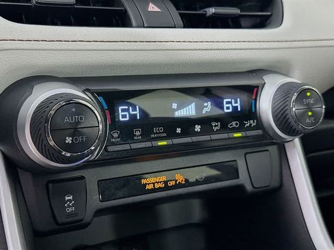 Used 2022 Toyota RAV4 XLE w/ Convenience Package AWD/4WD image 18
