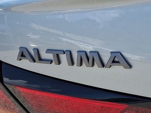 Used 2024 Nissan Altima 2.5 SV FWD image 32