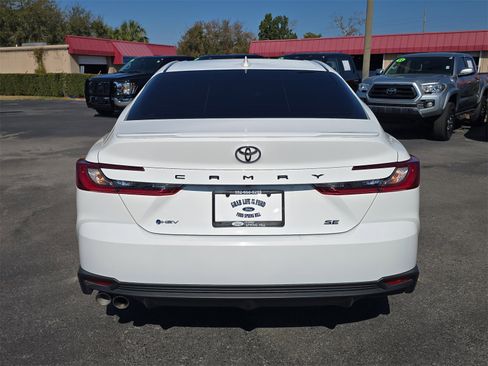 Used 2025 Toyota Camry SE w/ Convenience Package image 5