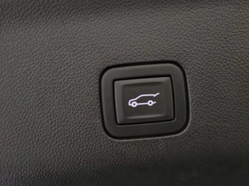 Used 2024 GMC Yukon SLT w/ SLT Luxury Package AWD/4WD image 8